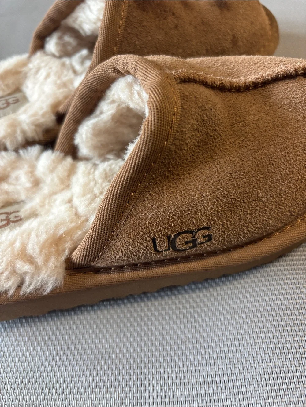 UGG Kids Chestnut Suede Shearling-Lined sz 12 slip on indoor outdoor slippers